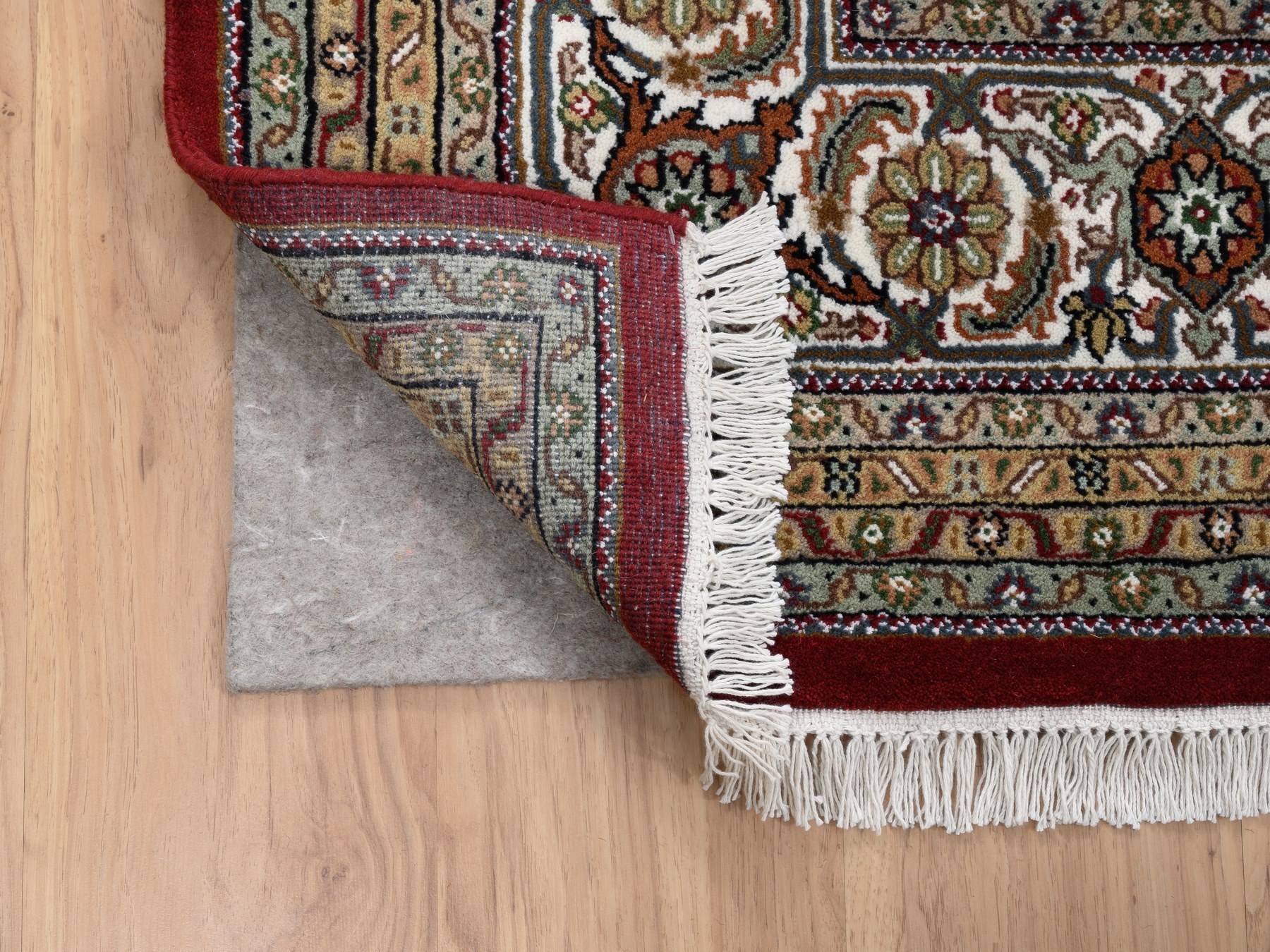 Traditional Rugs LUV569583